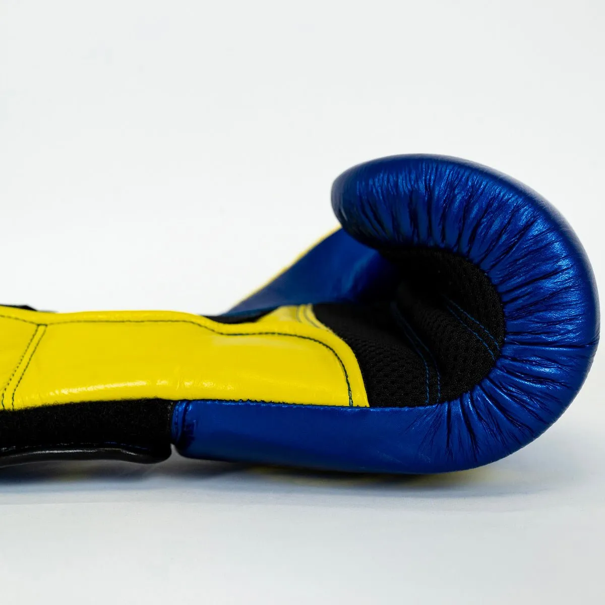 Knockout Twister Boxing Gloves