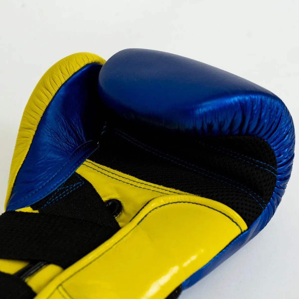 Knockout Twister Boxing Gloves