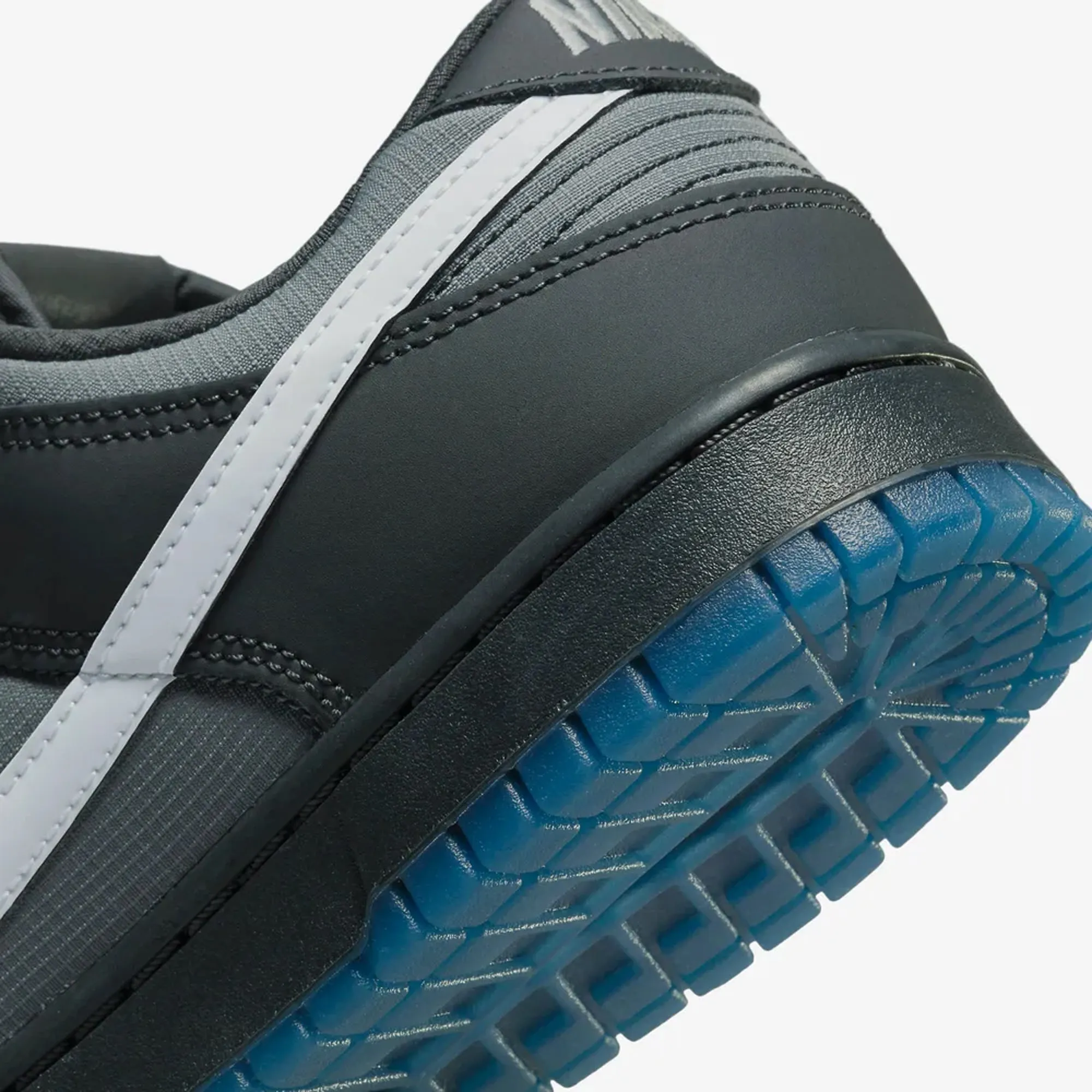 Nike | DUNK LOW  { ANTHRACITE/PURE PLATINUM-COOL GREY