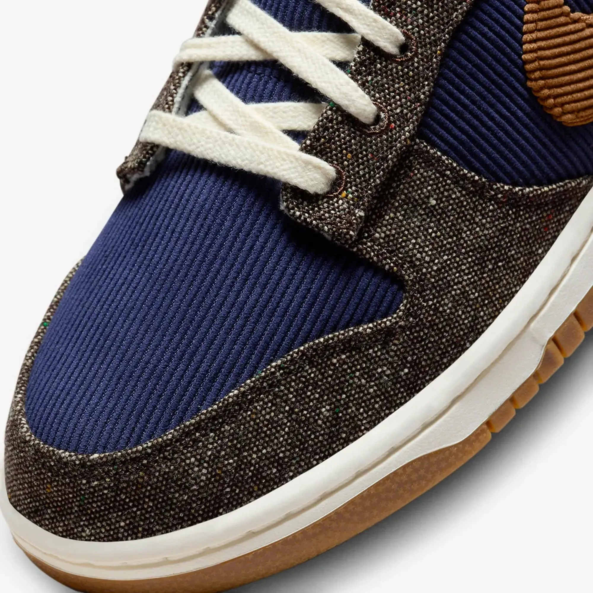 Nike | DUNK LOW PREMIUM  { MIDNIGHT NAVY/ALE BROWN-PALE IVORY