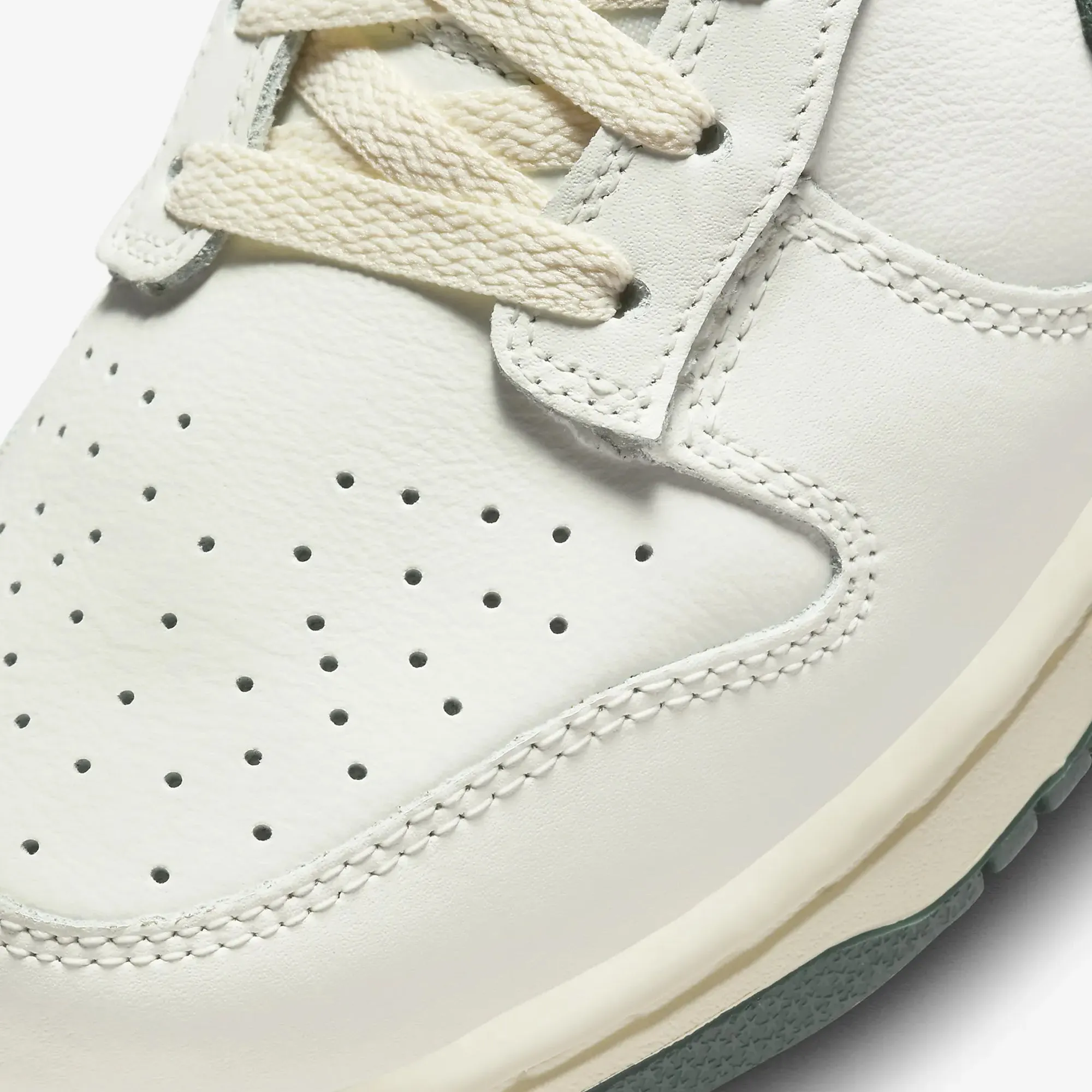 Nike | DUNK LOW  { SAIL/DEEP JUNGLE-COCONUT MILK-WHITE