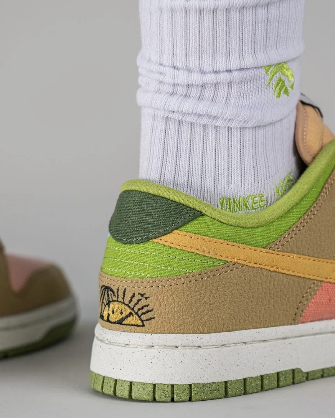 Nike SB Dunk Low’What The Sun Club‘ Sneakers