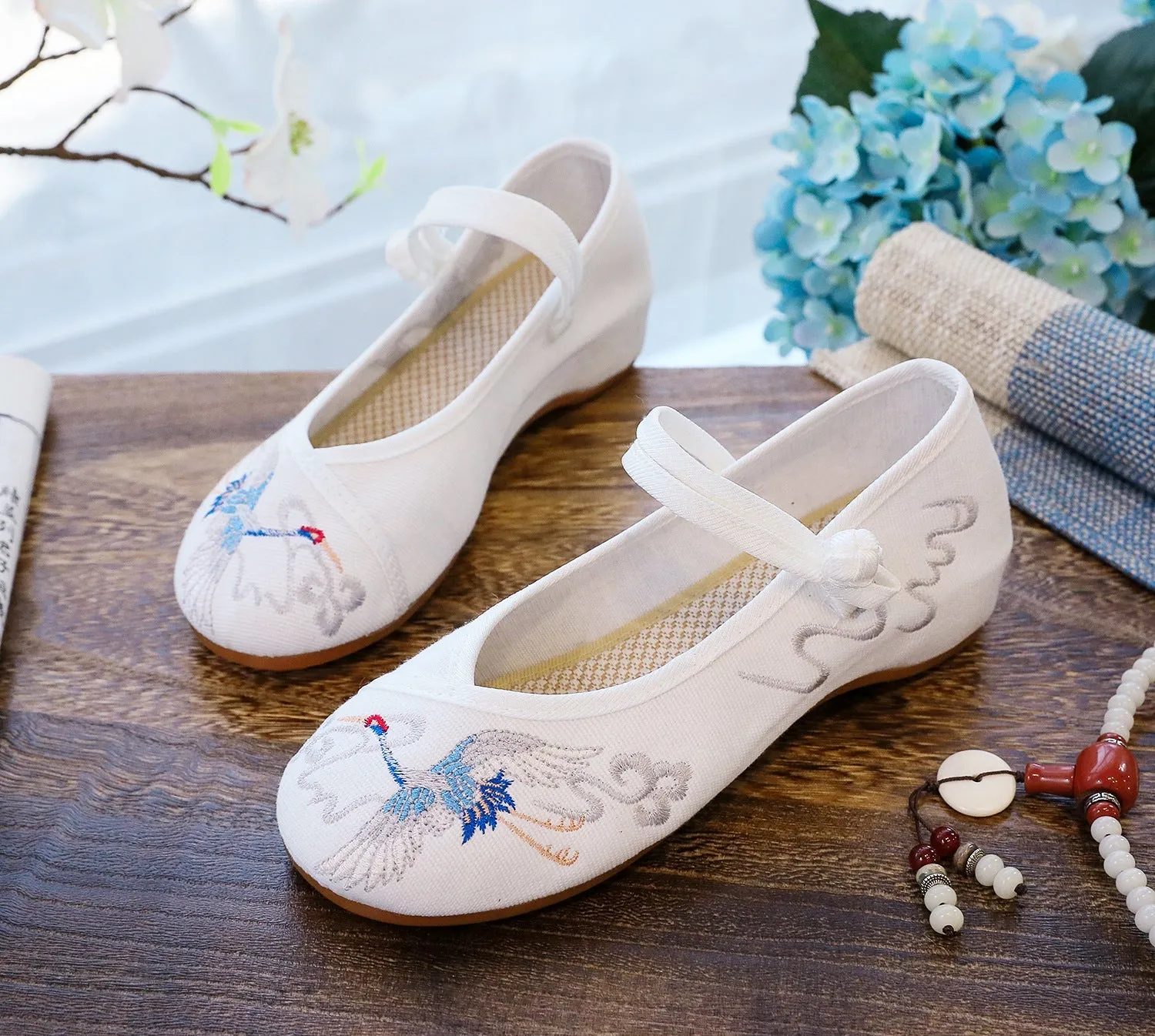 Women's Low Pumps Low-cut Embroidered Cotton One-word Canvas Shoes