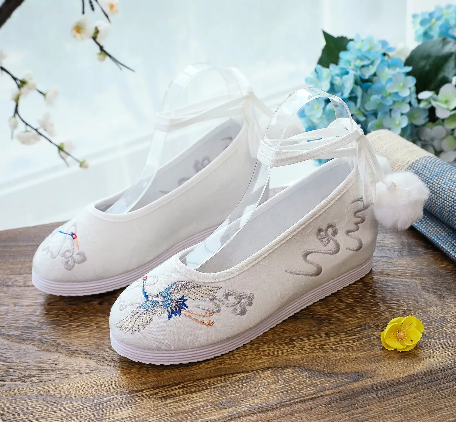 Women's Low Pumps Low-cut Embroidered Cotton One-word Canvas Shoes