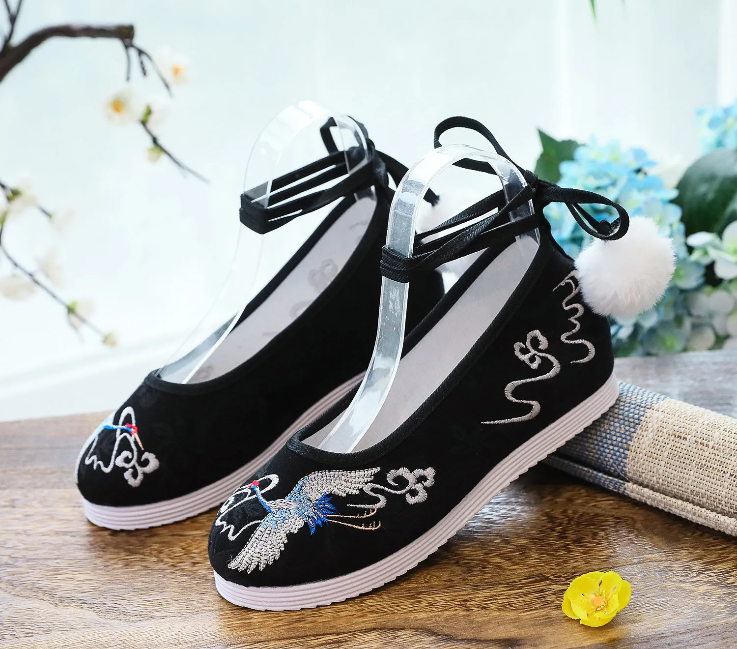 Women's Low Pumps Low-cut Embroidered Cotton One-word Canvas Shoes