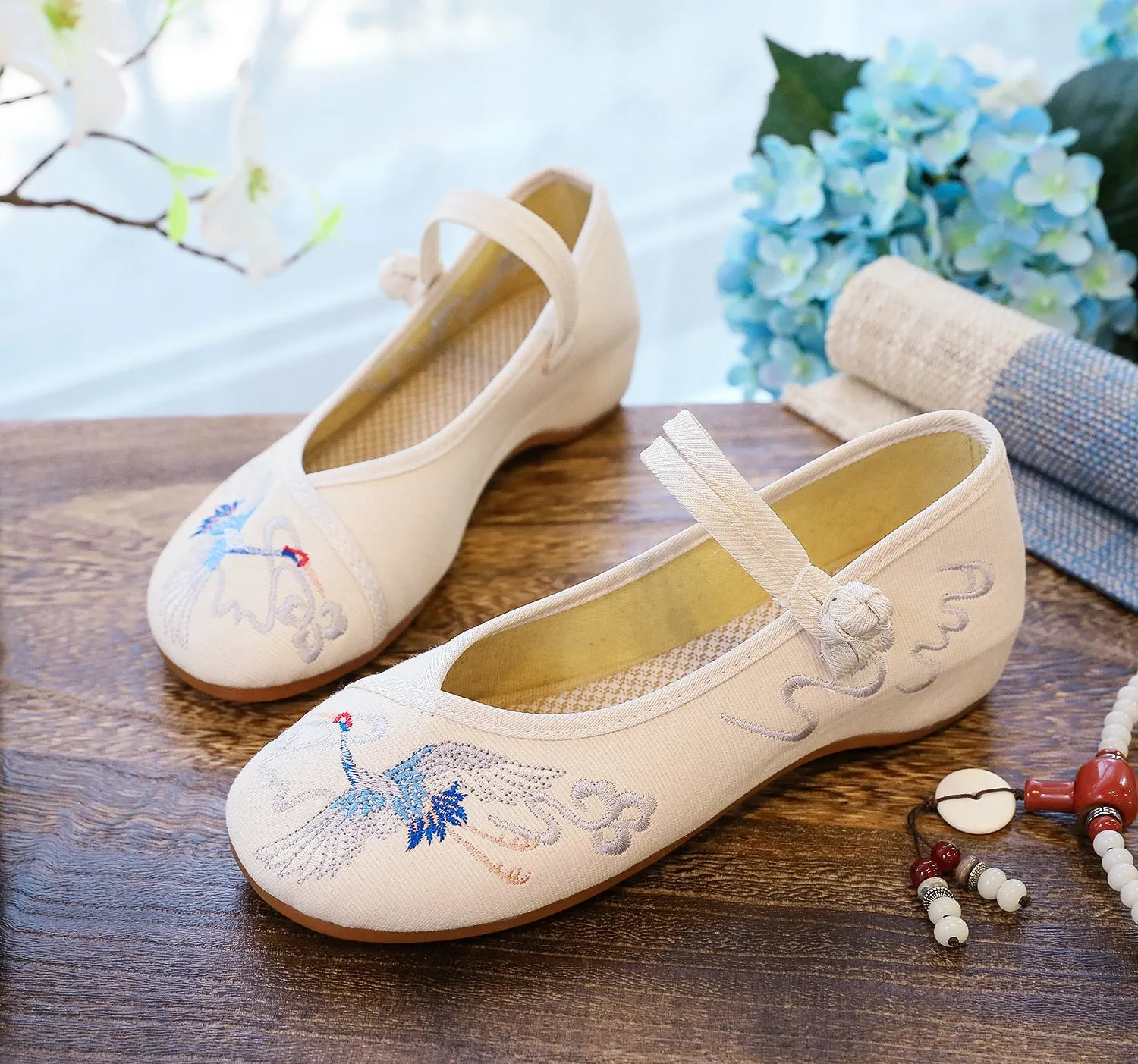 Women's Low Pumps Low-cut Embroidered Cotton One-word Canvas Shoes