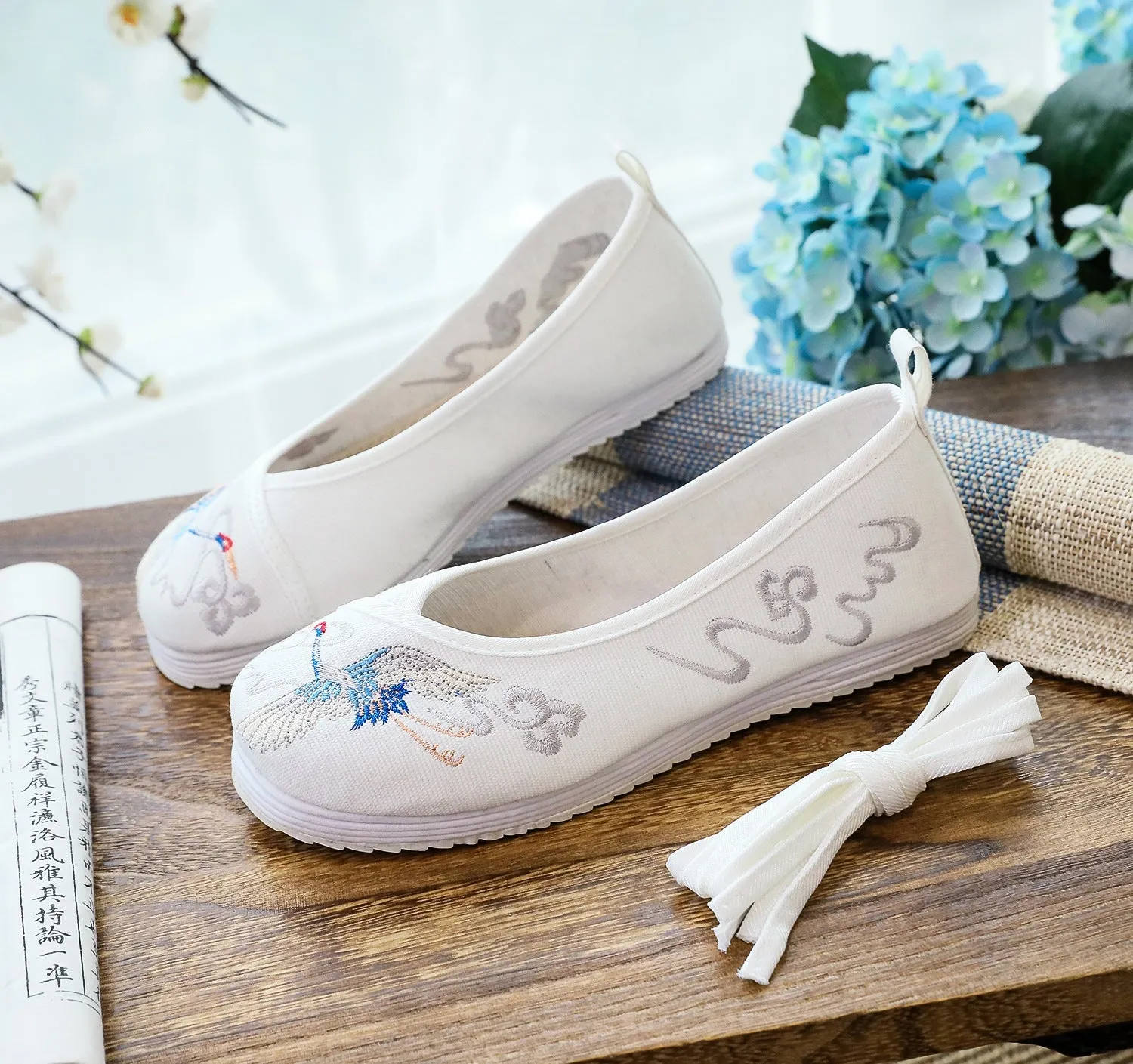 Women's Low Pumps Low-cut Embroidered Cotton One-word Canvas Shoes