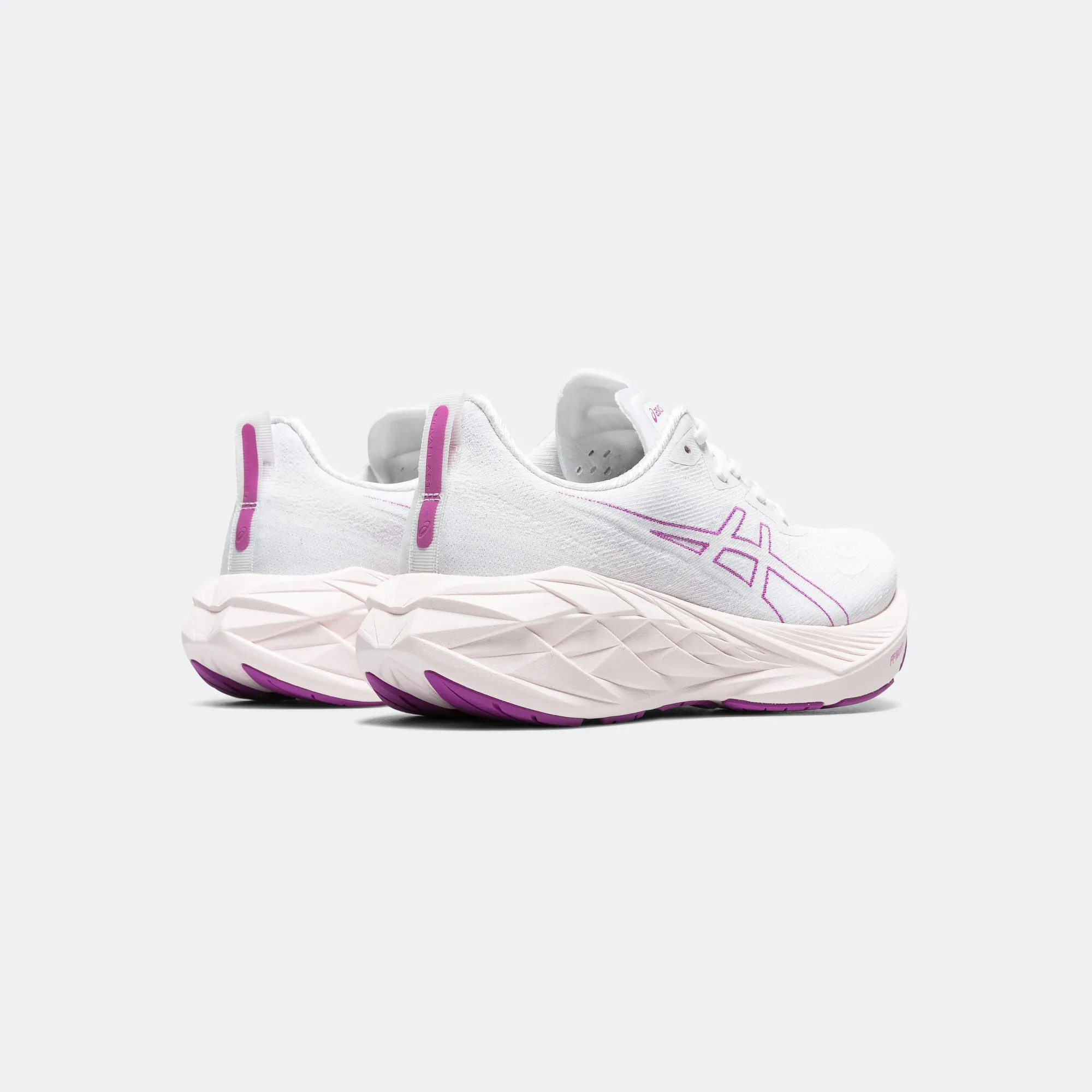 Womens Novablast 4 - White/Soothing Sea