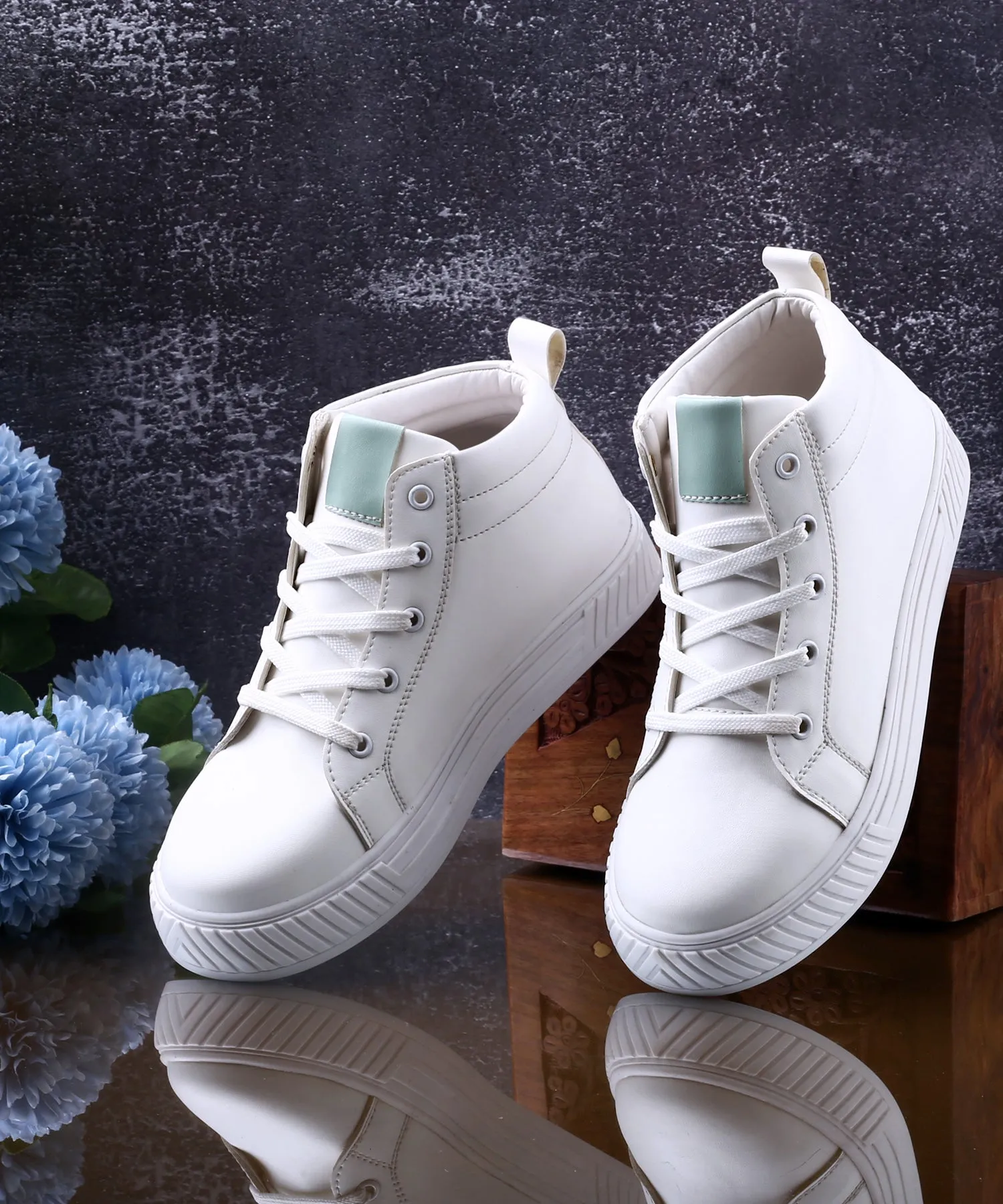 Women's Trendiest Casual Lace-up Shoe